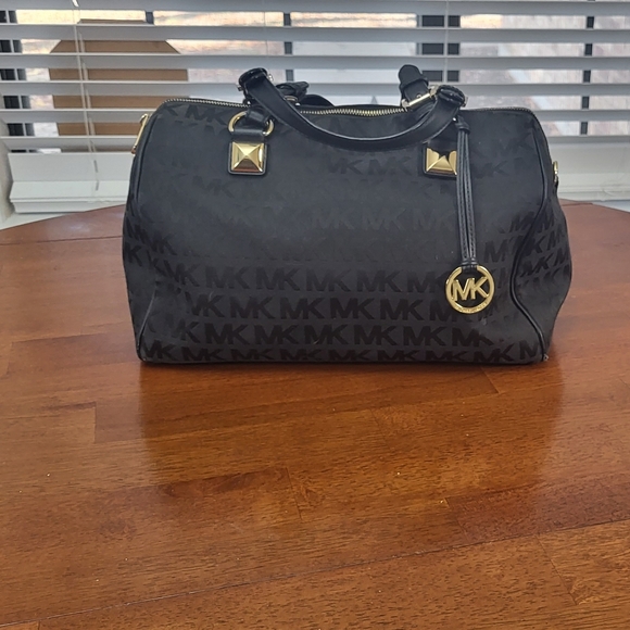 Michael Kors Handbags - Black Monogram Micheal Kors Grayson Satchel Canvas 🖤✨️